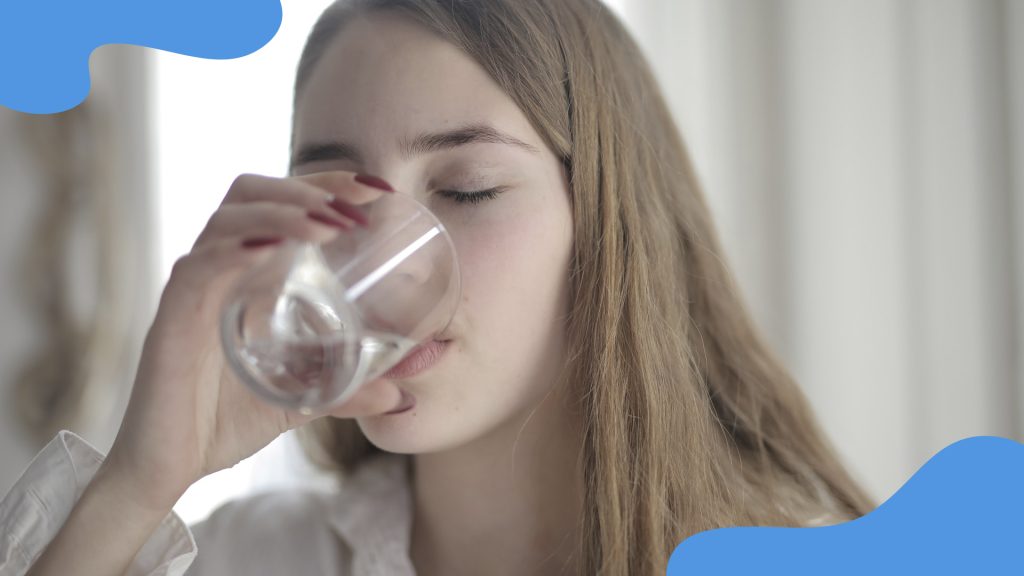 7 beneficios de beber agua pura que debes conocer - Hidratación